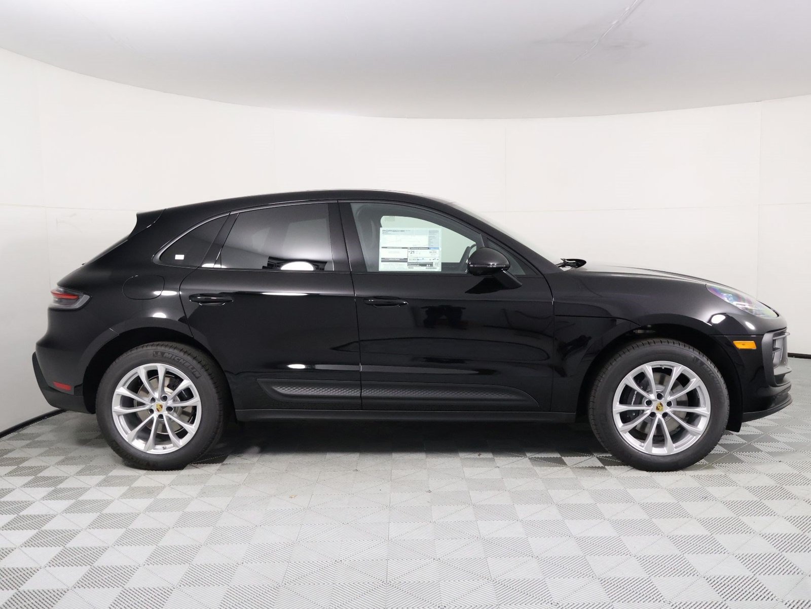 New 2026 Porsche Macan AWD/4WD image 8