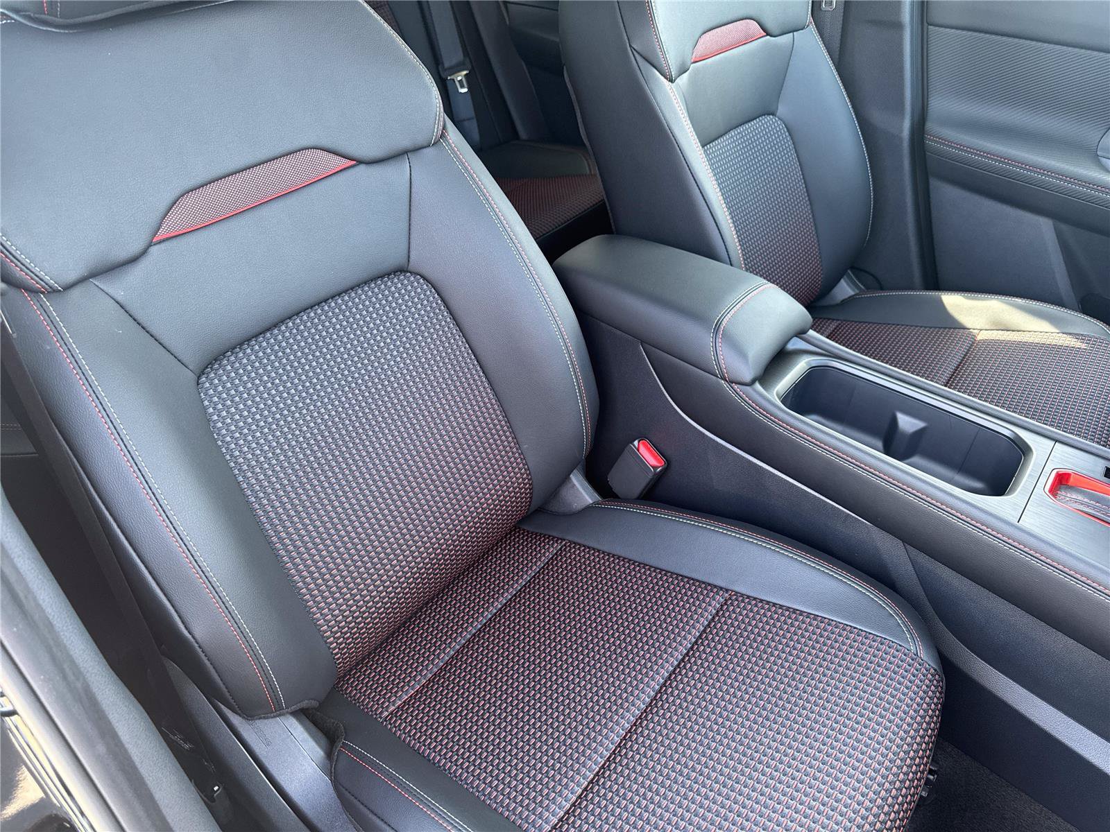 New 2026 Nissan Kicks SR FWD image 34