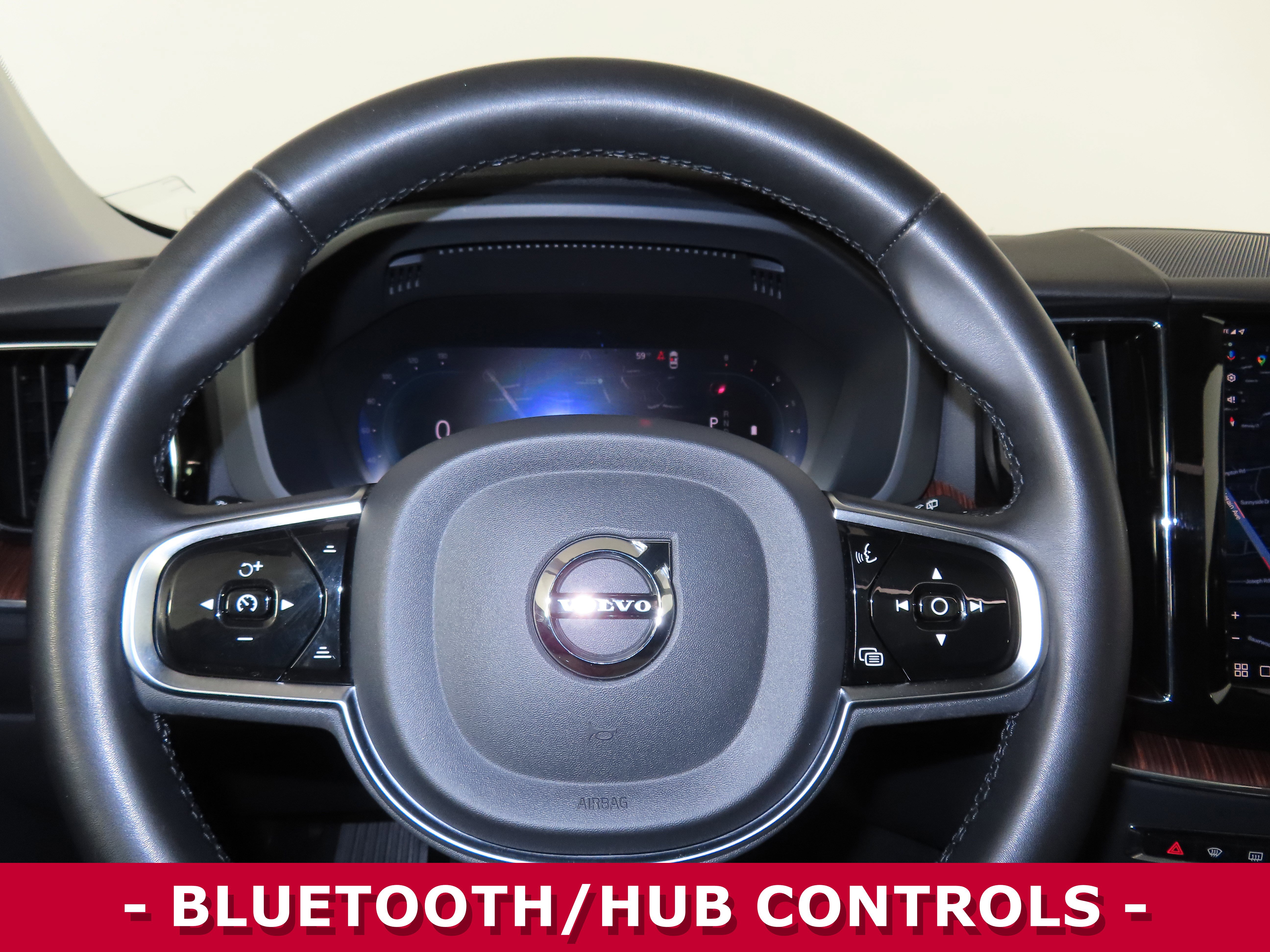 Used 2024 Volvo XC60 B5 Plus image 12