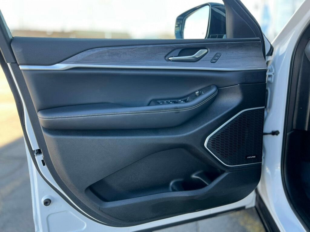 Used 2022 Jeep Grand Cherokee Limited 4xe w/ Luxury Tech Group II image 13