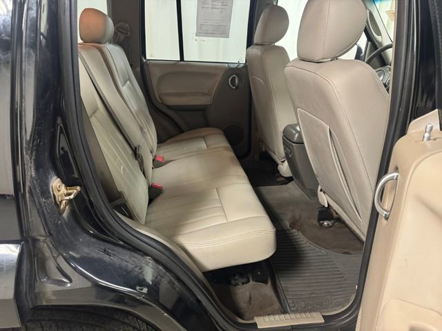 Used 2005 Jeep Liberty Limited image 32