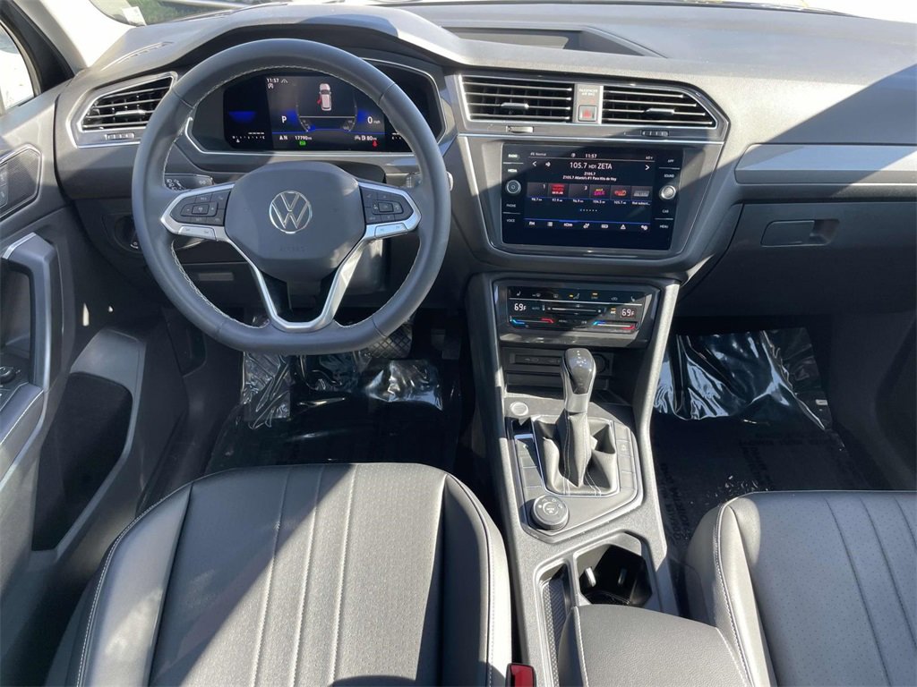 Certified 2022 Volkswagen Tiguan SE image 16