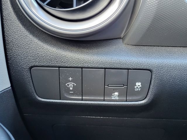 Used 2023 Hyundai Kona SE w/ Cargo Package image 22