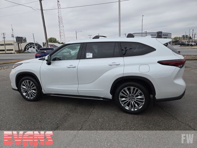 Certified 2025 Toyota Highlander Platinum image 28