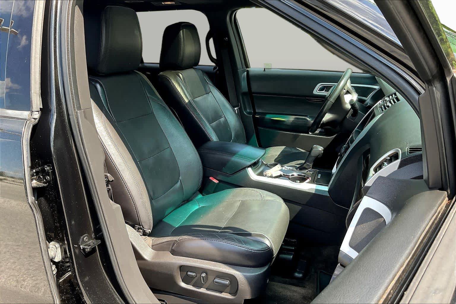 Used 2015 Ford Explorer Limited w/ Equipment Group 302A FWD image 8