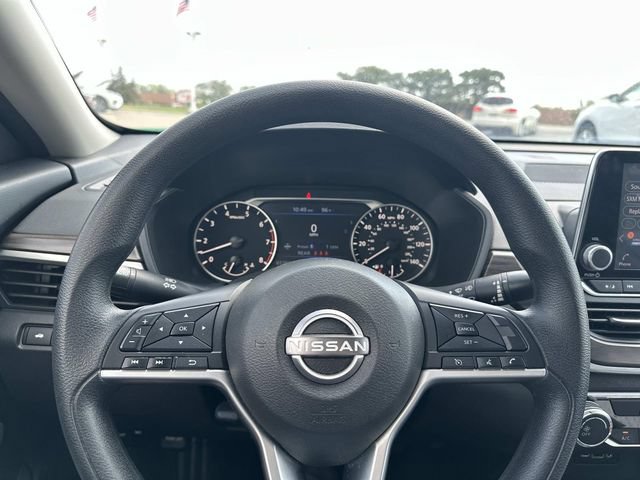 Used 2024 Nissan Altima 2.5 SV FWD image 24