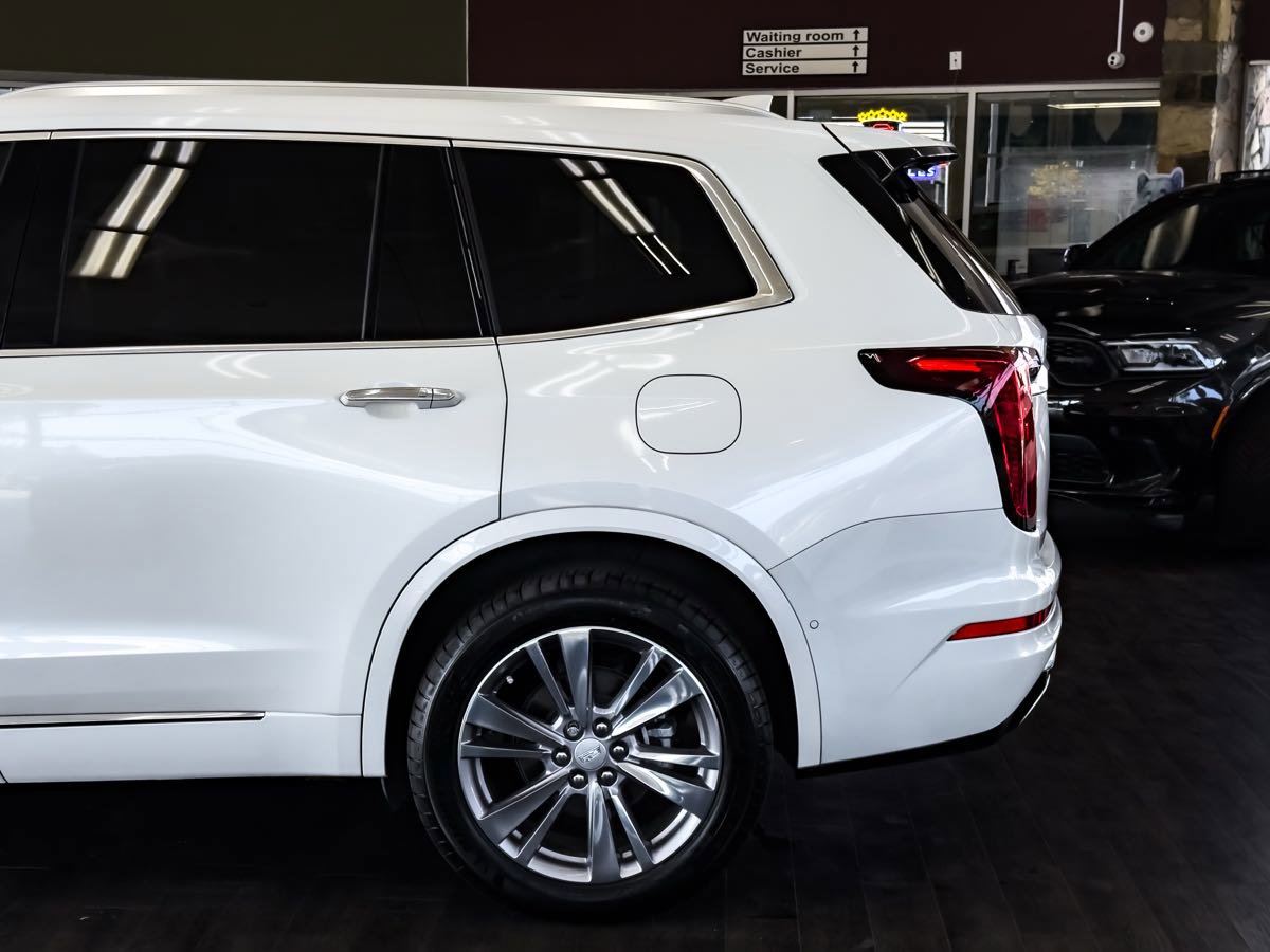 Used 2024 Cadillac XT6 Premium Luxury w/ Technology Package image 11