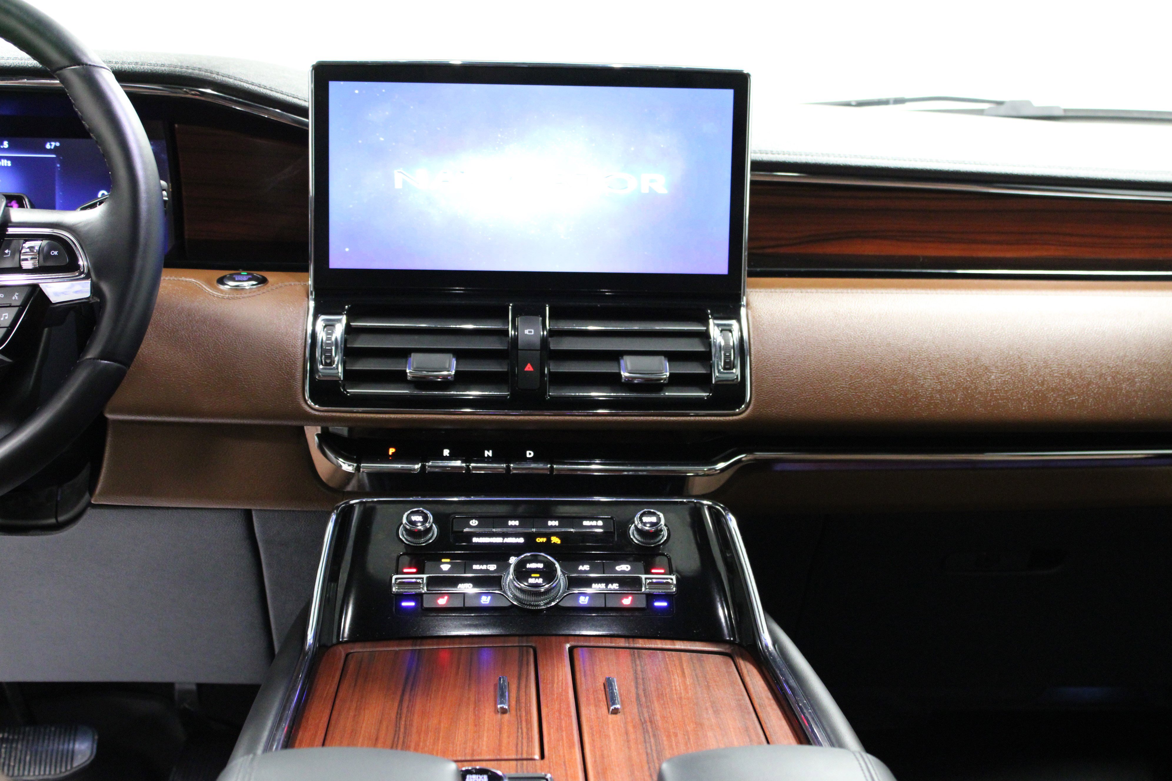 Used 2024 Lincoln Navigator Reserve image 19