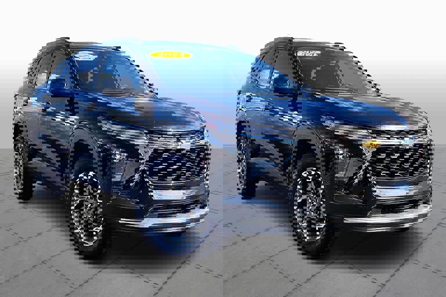 Certified 2024 Chevrolet Trax LT w/ Driver Confidence Package image 2