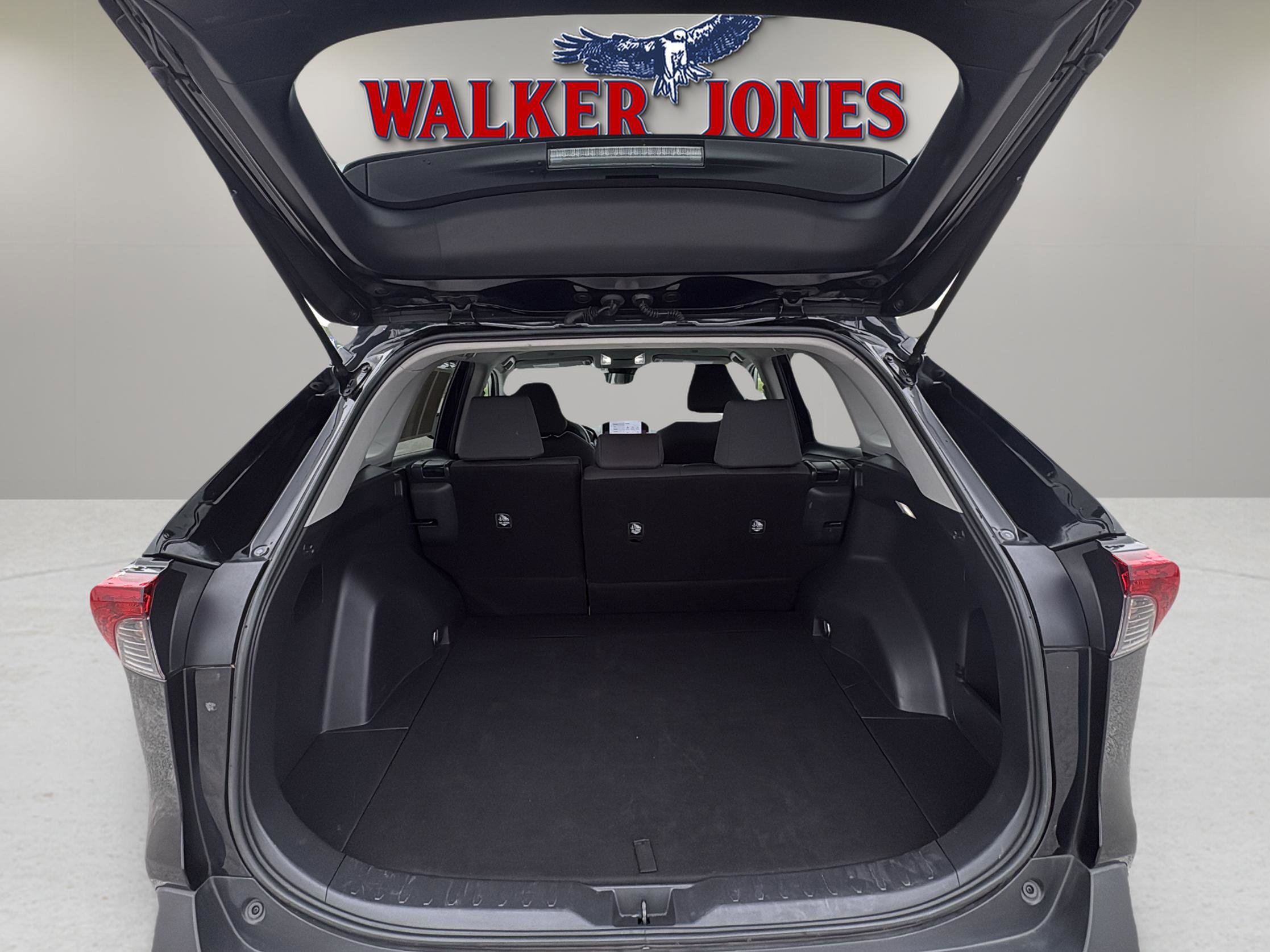 Used 2023 Toyota RAV4 XLE image 16