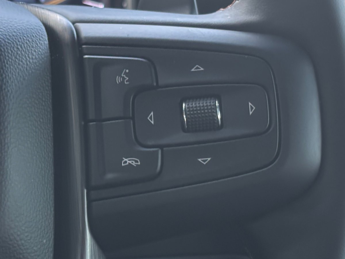 Used 2025 GMC Sierra 1500 AT4 w/ AT4 Premium Package image 13