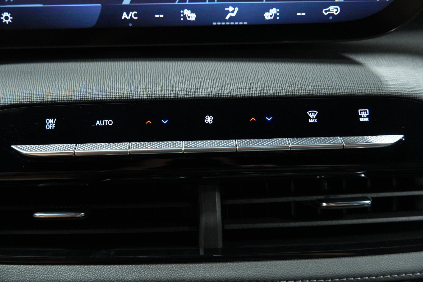 New 2026 Buick Enclave Sport Touring w/ LPO, Floor Liner Package image 38