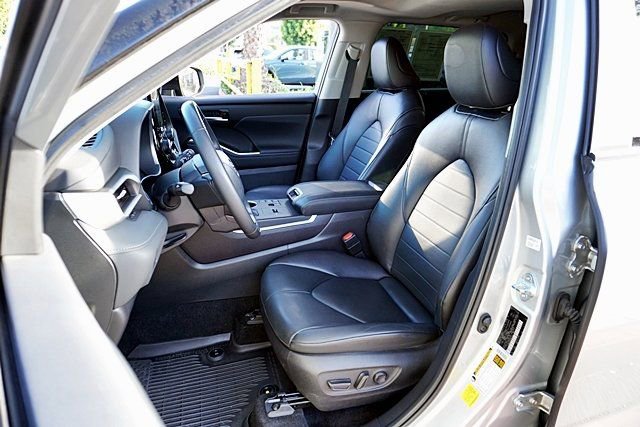 Used 2024 Toyota Highlander XLE AWD/4WD image 15
