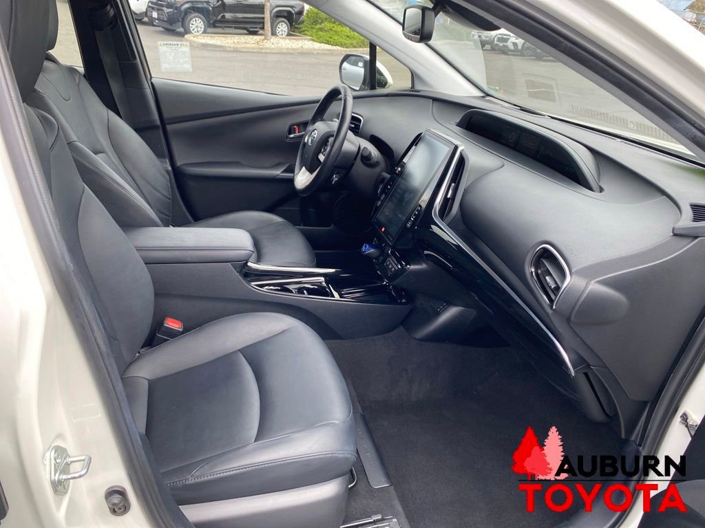 Used 2017 Toyota Prius Prime Advanced w/ Carpet Mat Package FWD image 12