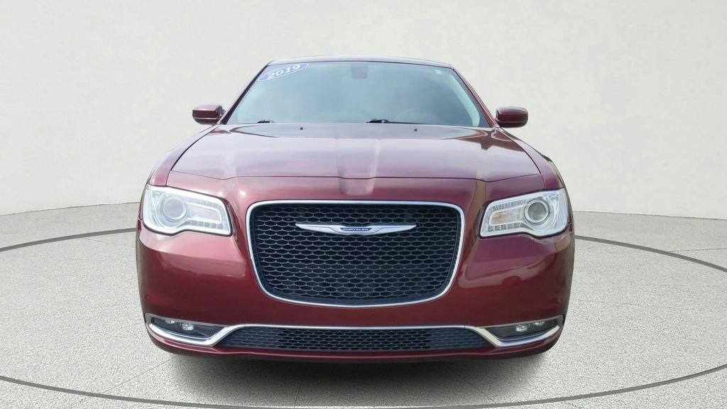 Used 2019 Chrysler 300 Touring L w/ Quick Order Package 22F RWD image 2