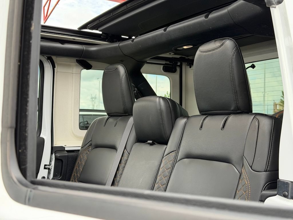 Used 2022 Jeep Wrangler Unlimited Sahara AWD/4WD image 30