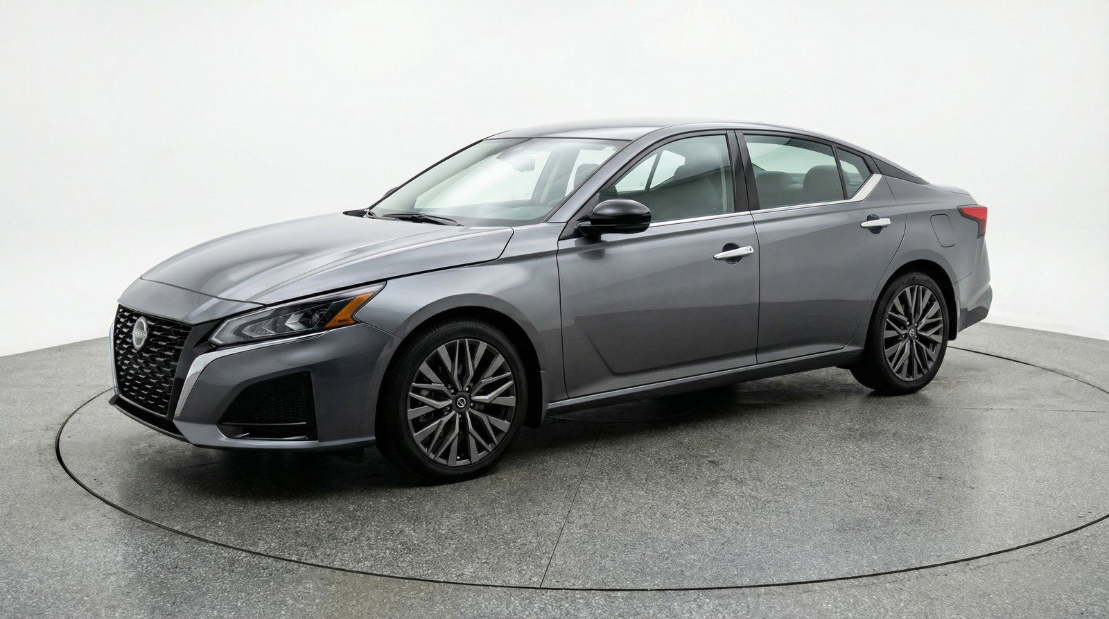 Used 2025 Nissan Altima 2.5 SV FWD image 3