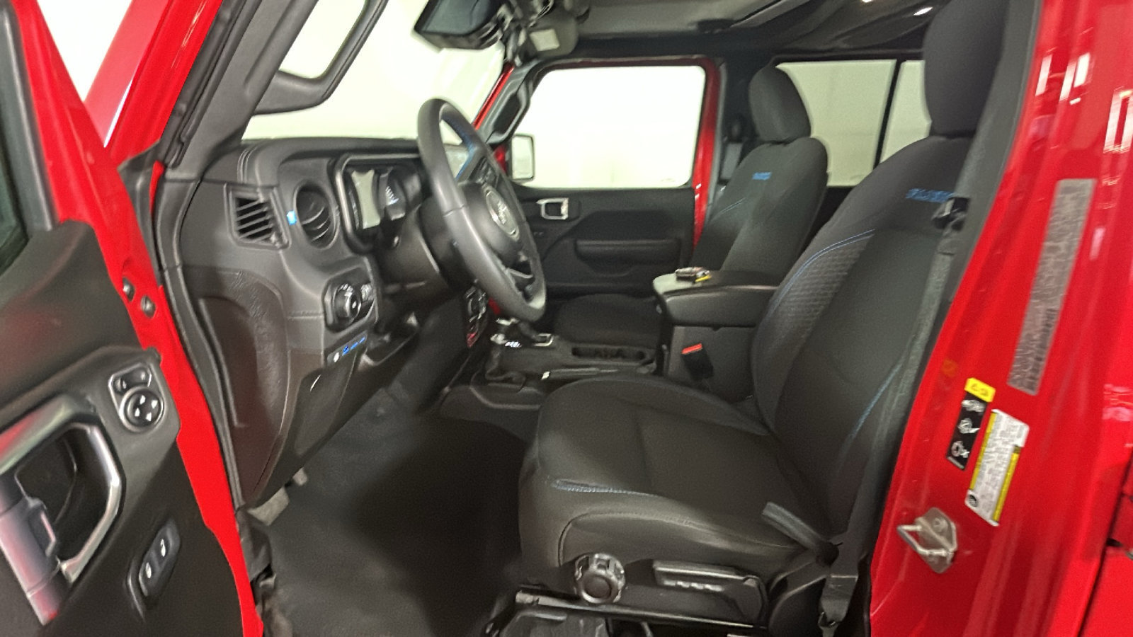 Used 2024 Jeep Wrangler Unlimited Rubicon 4xe AWD/4WD image 13