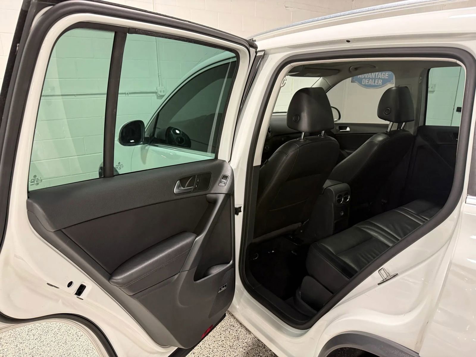 Used 2017 Volkswagen Tiguan SEL FWD image 40