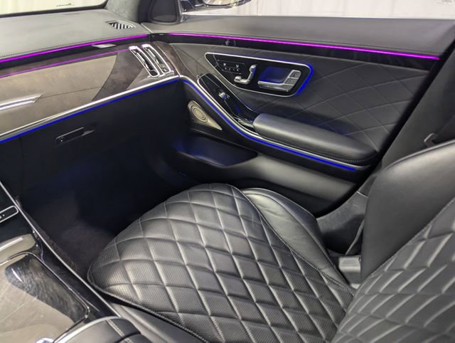 Used 2022 Mercedes-Benz S 580 4MATIC Sedan w/ AMG Line Package image 7