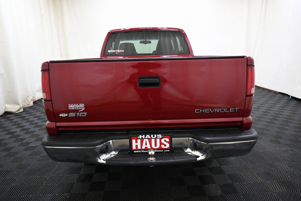Used 2000 Chevrolet S10 Pickup LS w/ Preferred Equipment Group image 8