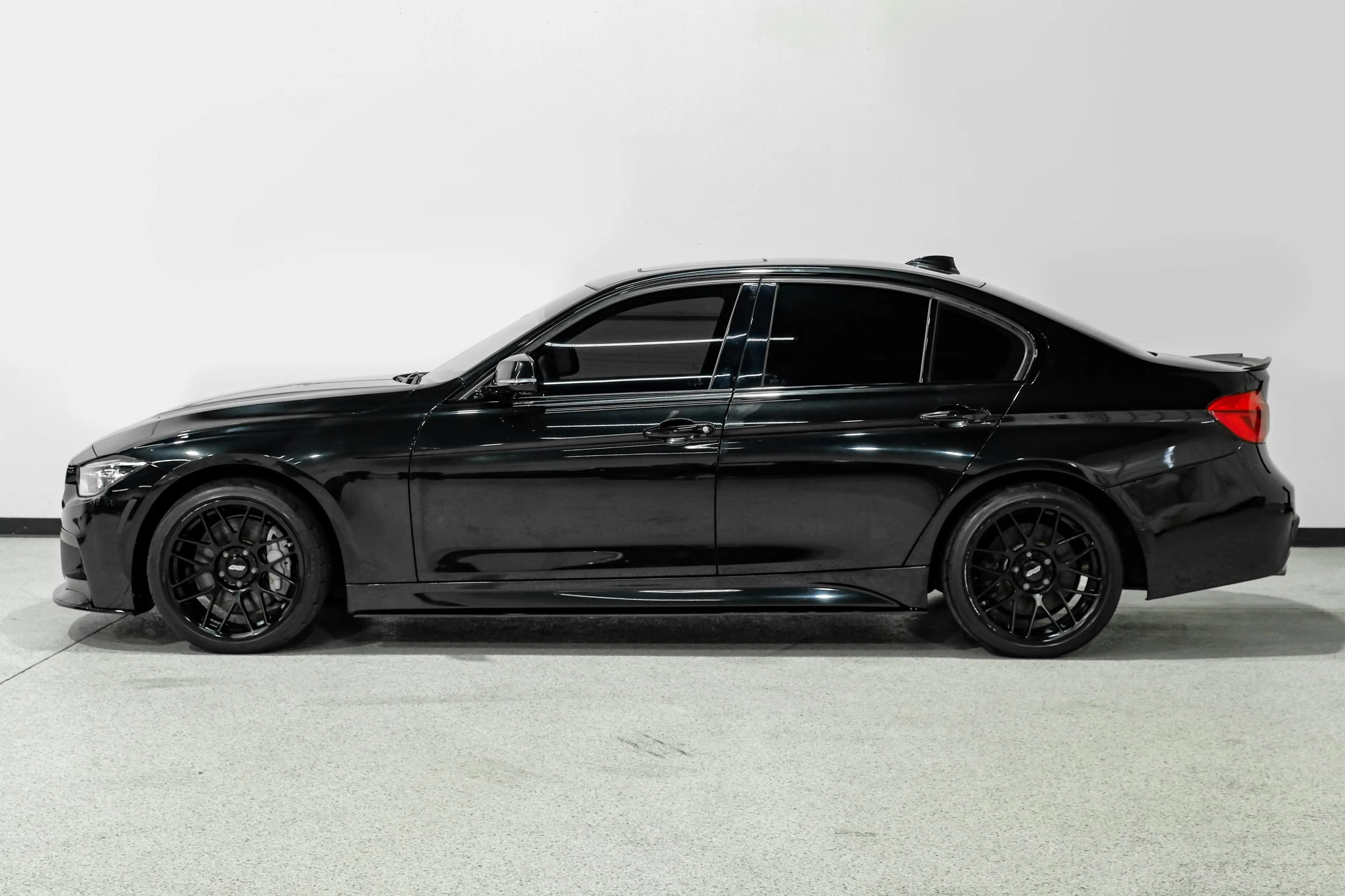 Used 2017 BMW 340i Sedan RWD image 9
