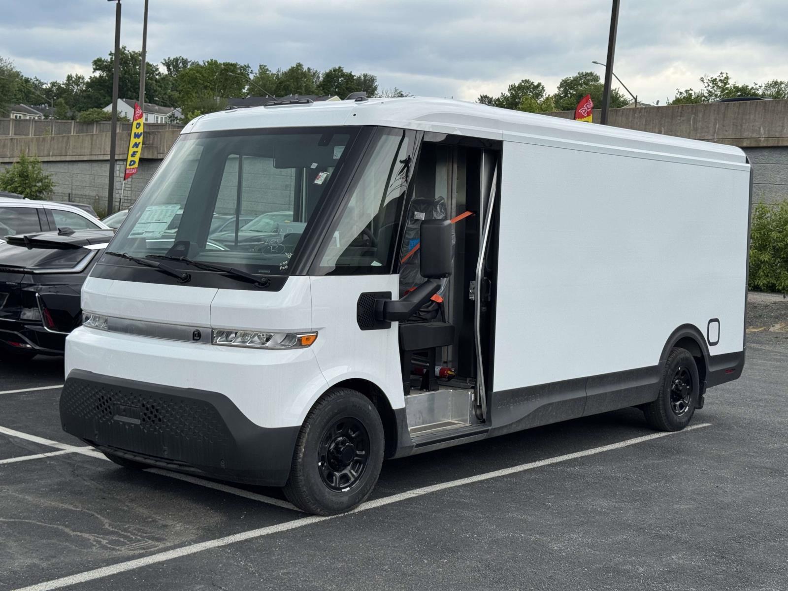 Used 2024 Chevrolet Brightdrop 600 w/ Commercial Equipment Package AWD/4WD image 1