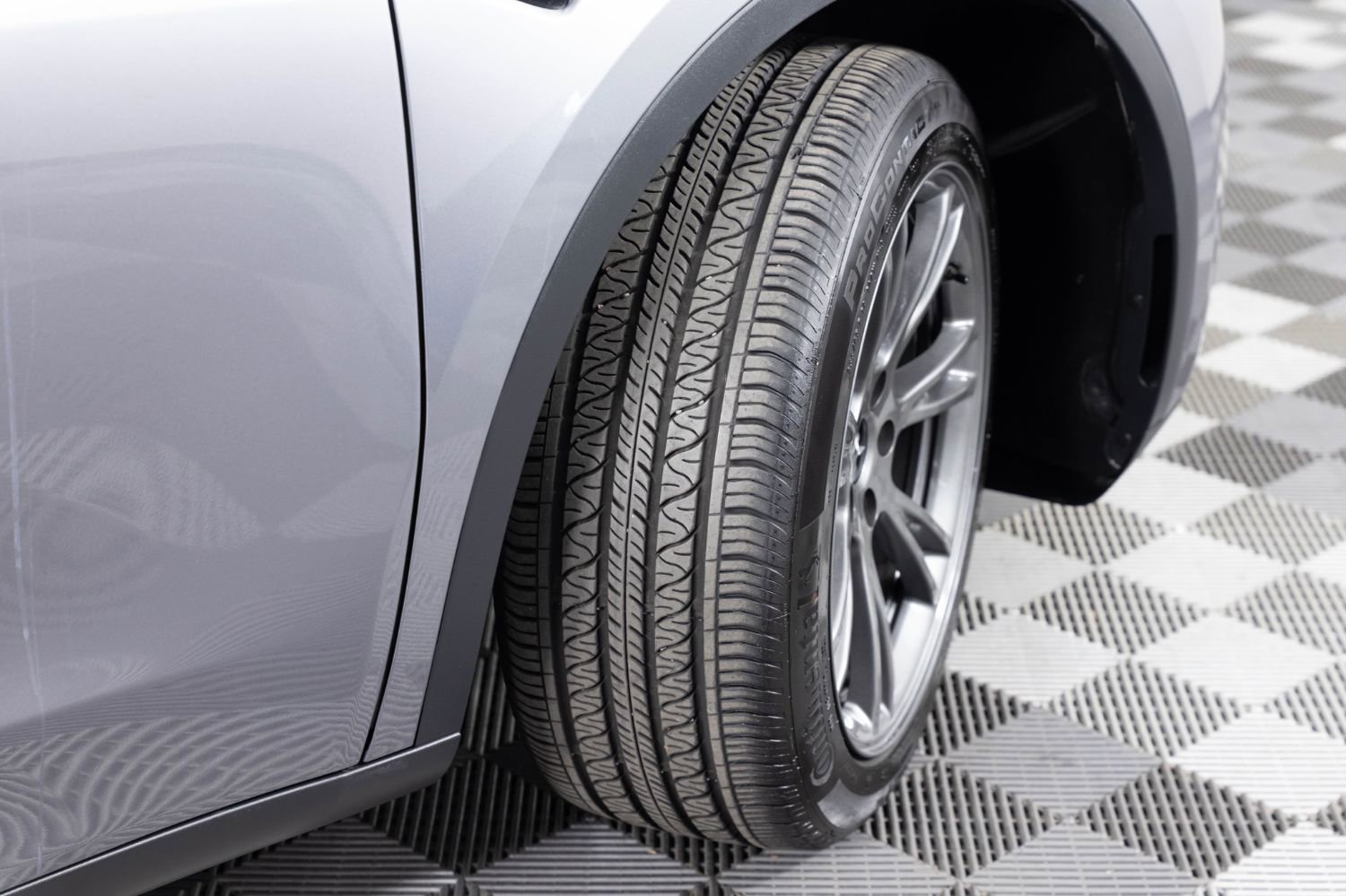 Used 2025 Tesla Model Y Long Range image 41