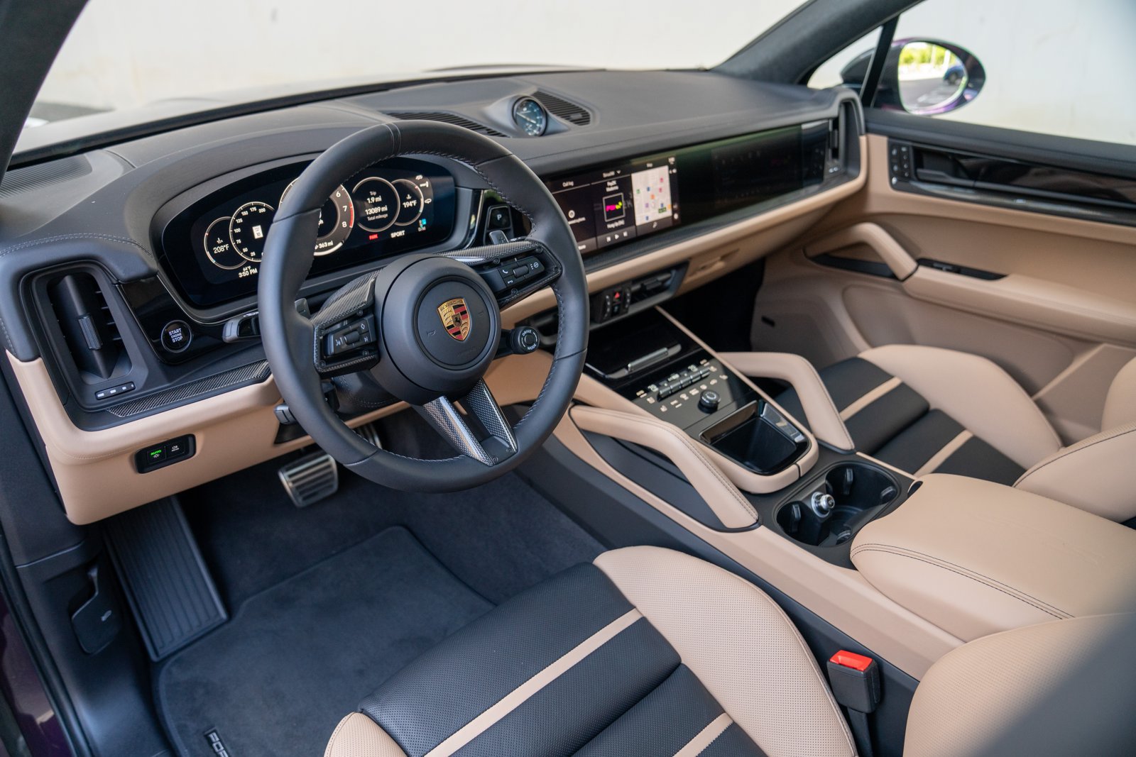 Certified 2025 Porsche Cayenne GTS AWD/4WD image 4