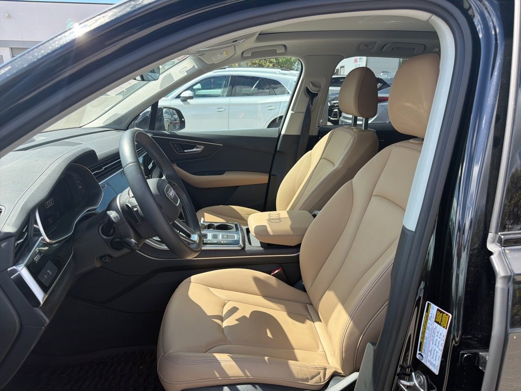 Used 2025 Audi Q7 2.0T Premium w/ Convenience Plus Package image 2