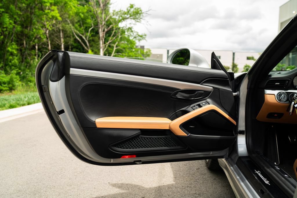 Used 2019 Porsche 911 Speedster RWD image 17