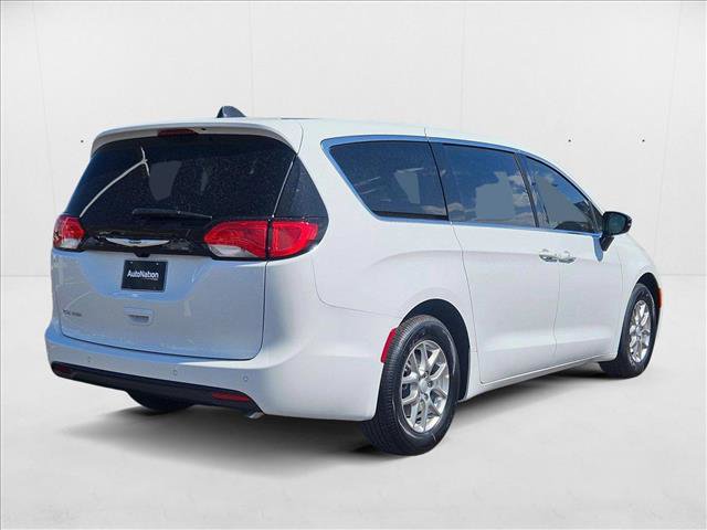 New 2025 Chrysler Voyager LX image 4