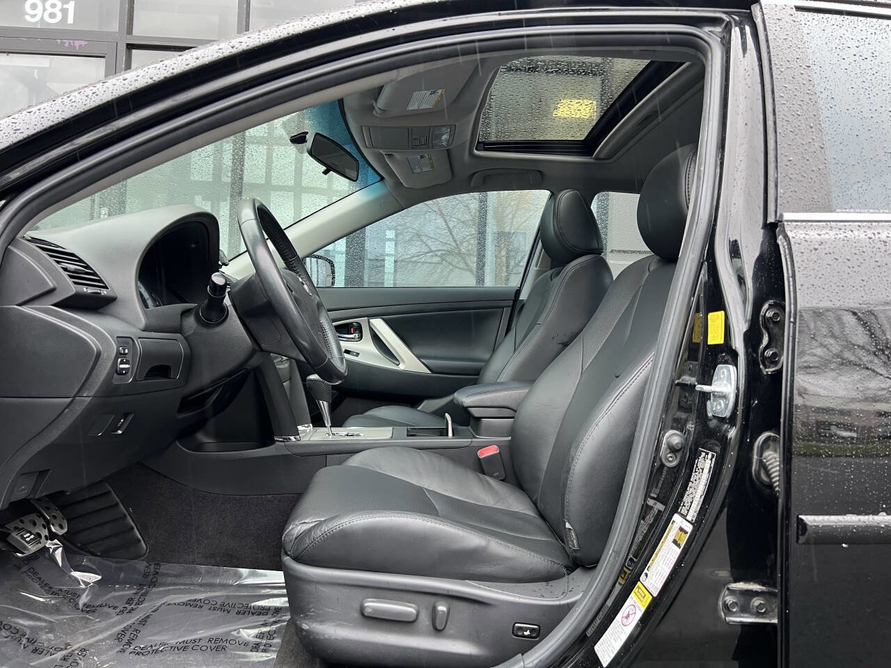 Used 2011 Toyota Camry SE w/ Sport Leather Pkg FWD image 17