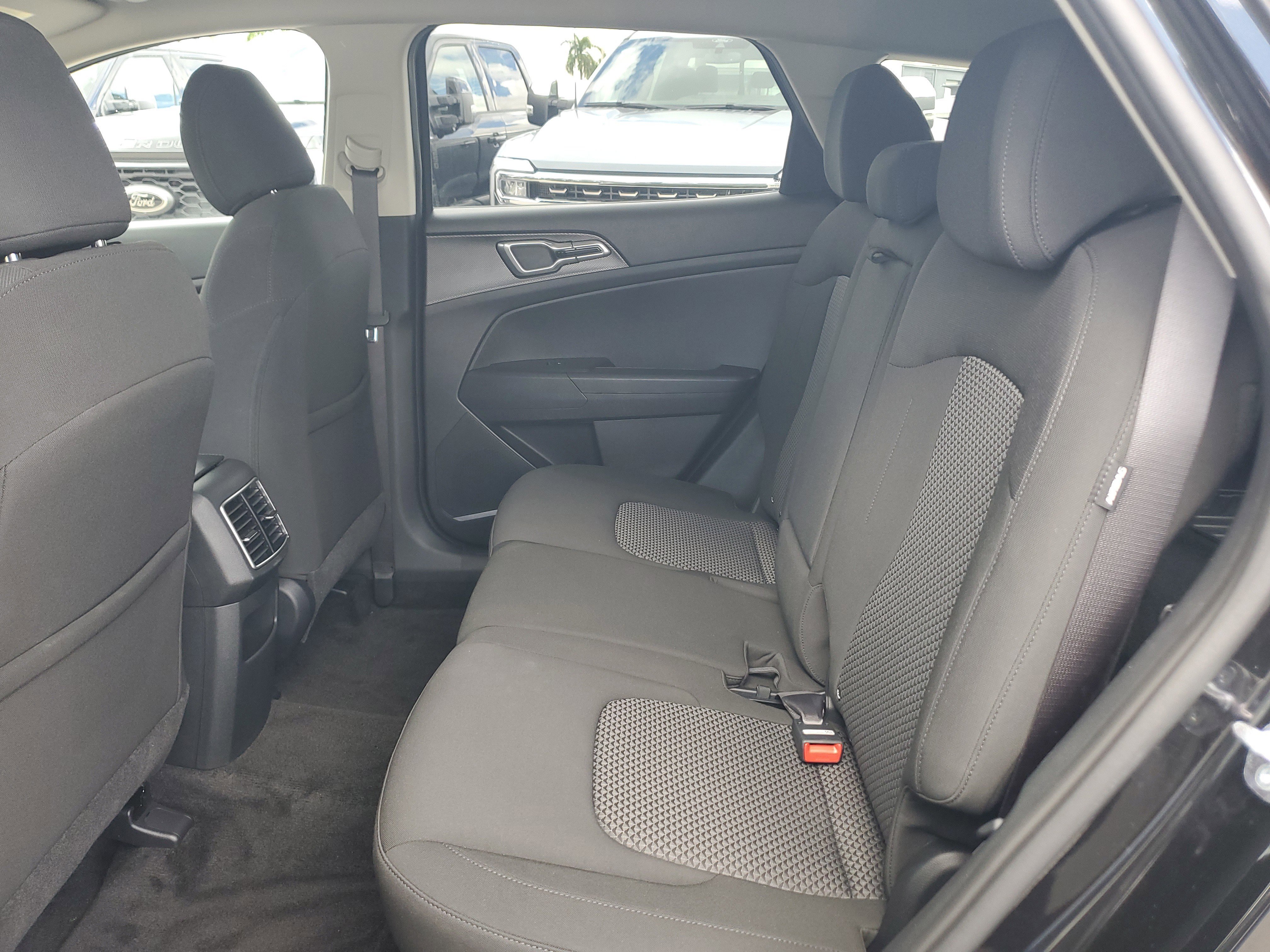 Used 2025 Kia Sportage LX image 12