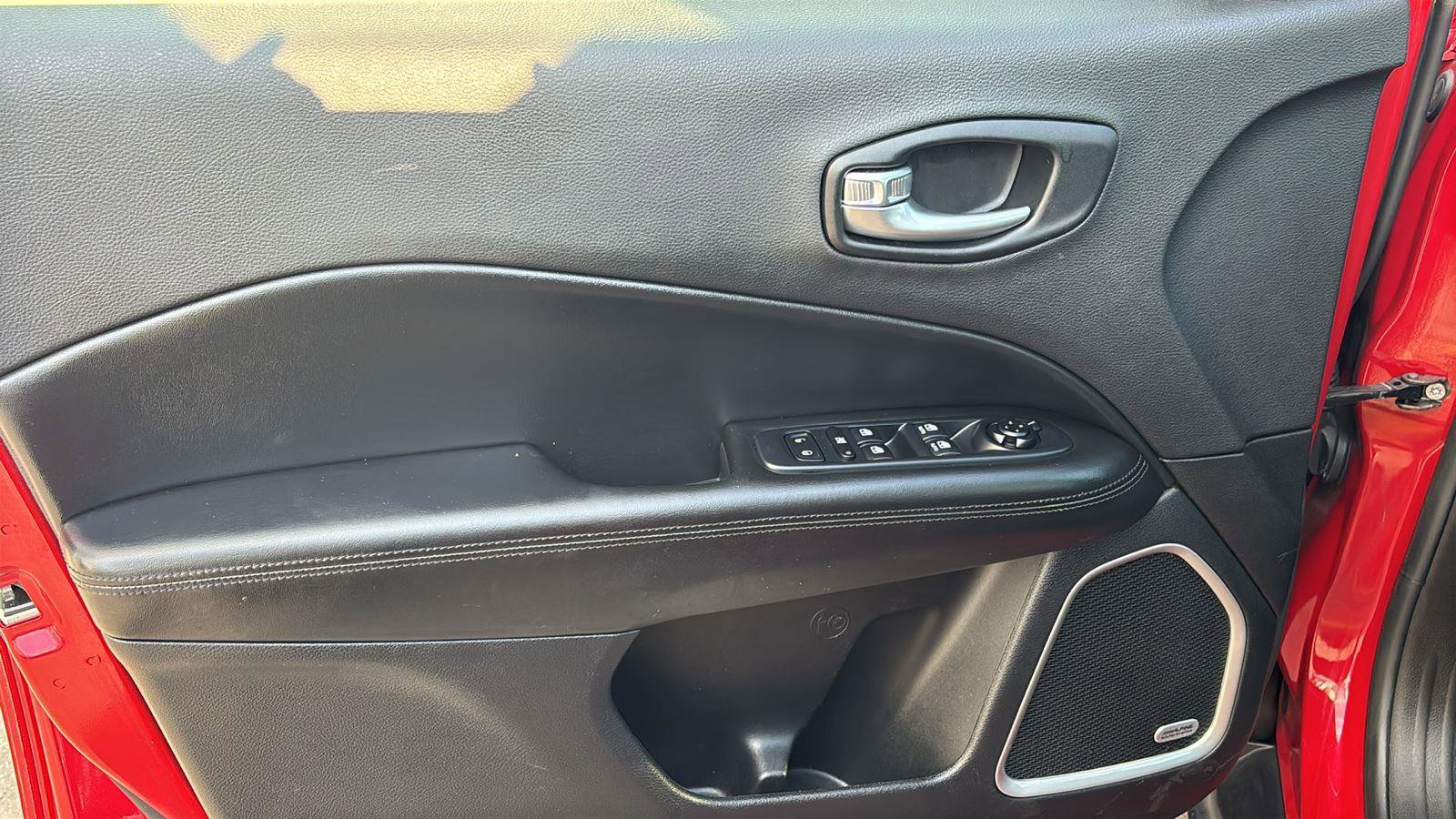 Used 2021 Jeep Compass Altitude w/ Sun and Sound Group image 14