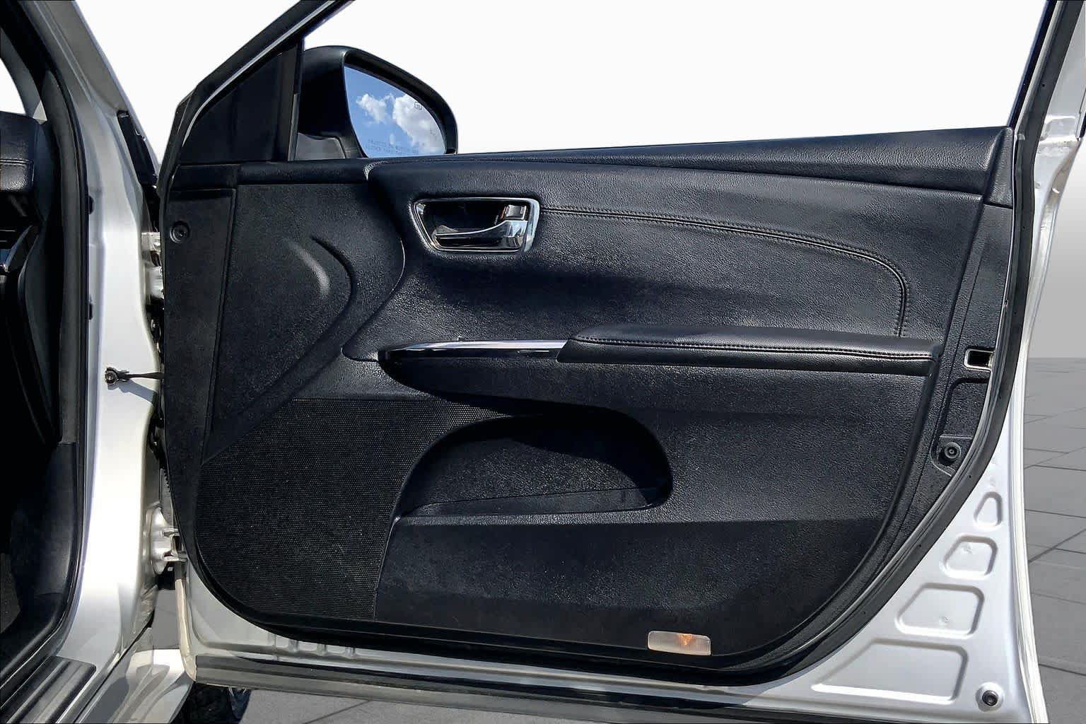 Used 2013 Toyota Avalon XLE Touring FWD image 22