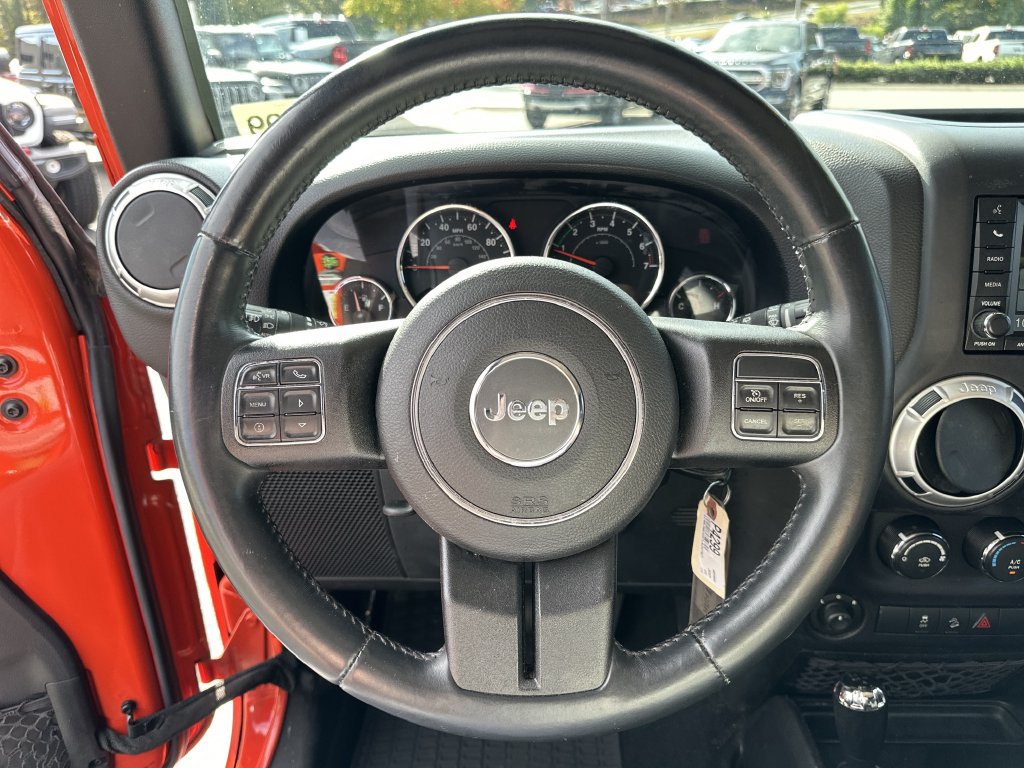 Used 2015 Jeep Wrangler Unlimited Sahara w/ Connectivity Group AWD/4WD image 12