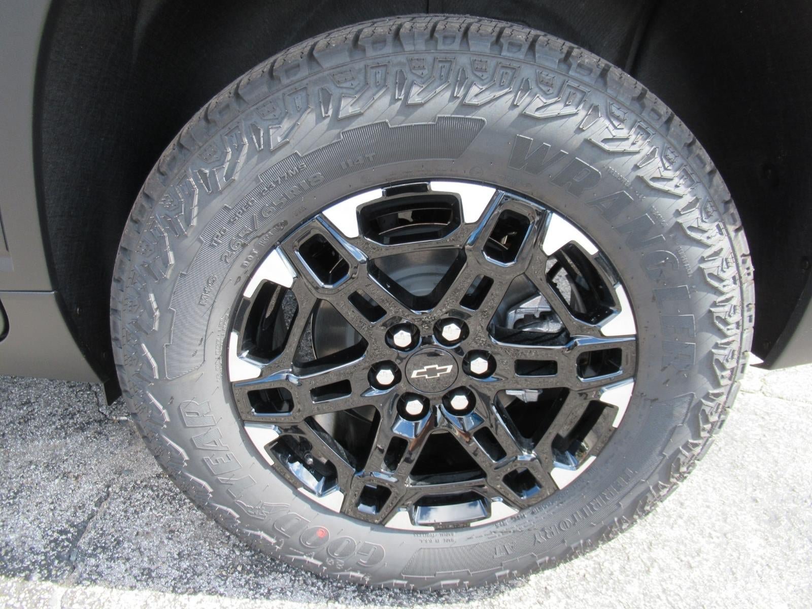 New 2027 Chevrolet Traverse Z71 w/ Enhanced Driving Package AWD/4WD image 8