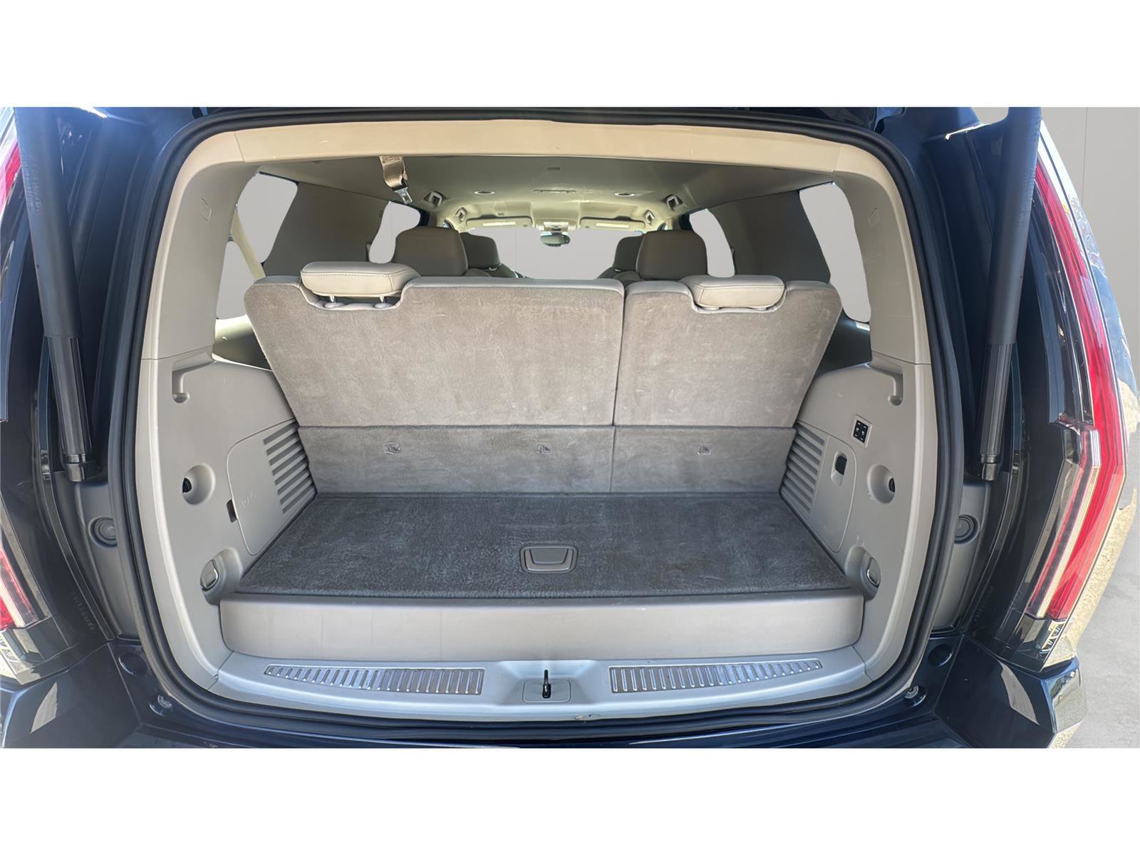 Used 2017 Cadillac Escalade 4WD w/ LPO, Radiant Package image 13