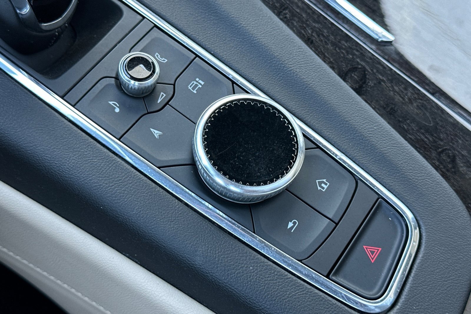 Certified 2023 Cadillac Escalade Premium Luxury w/ Performance Package image 33