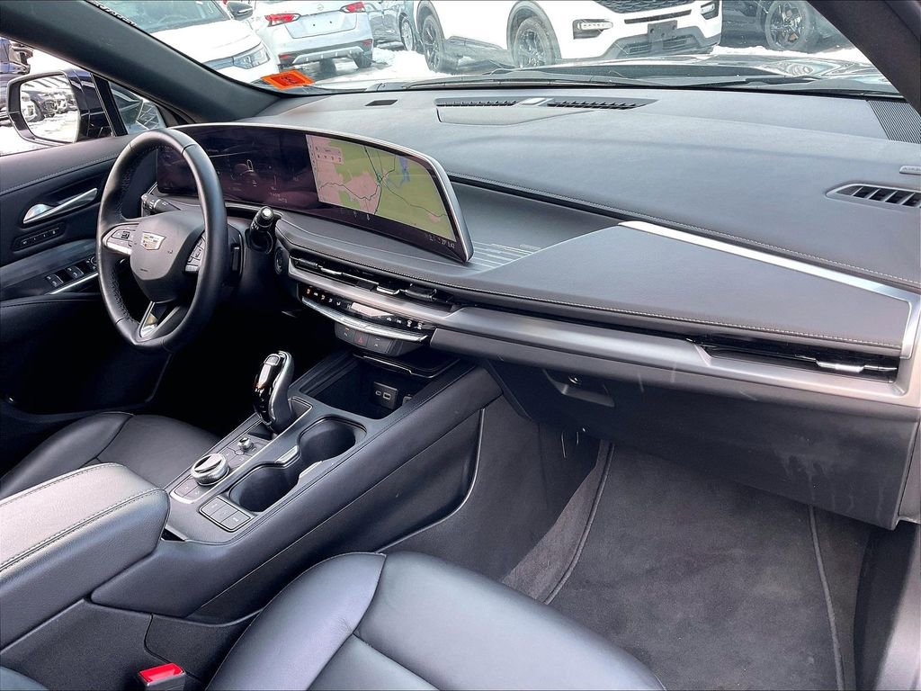 Used 2025 Cadillac XT4 Premium Luxury image 13