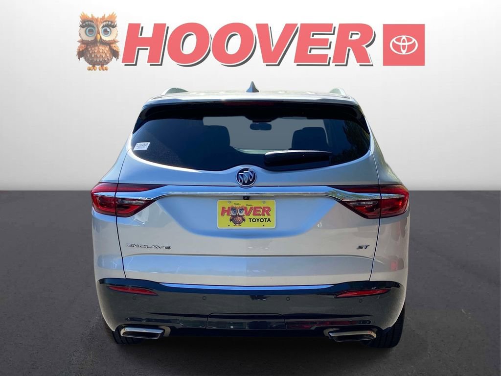 Used 2020 Buick Enclave Essence w/ Sport Touring Edition image 3