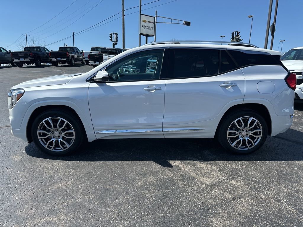 Used 2024 GMC Terrain Denali w/ Denali Premium Package image 6