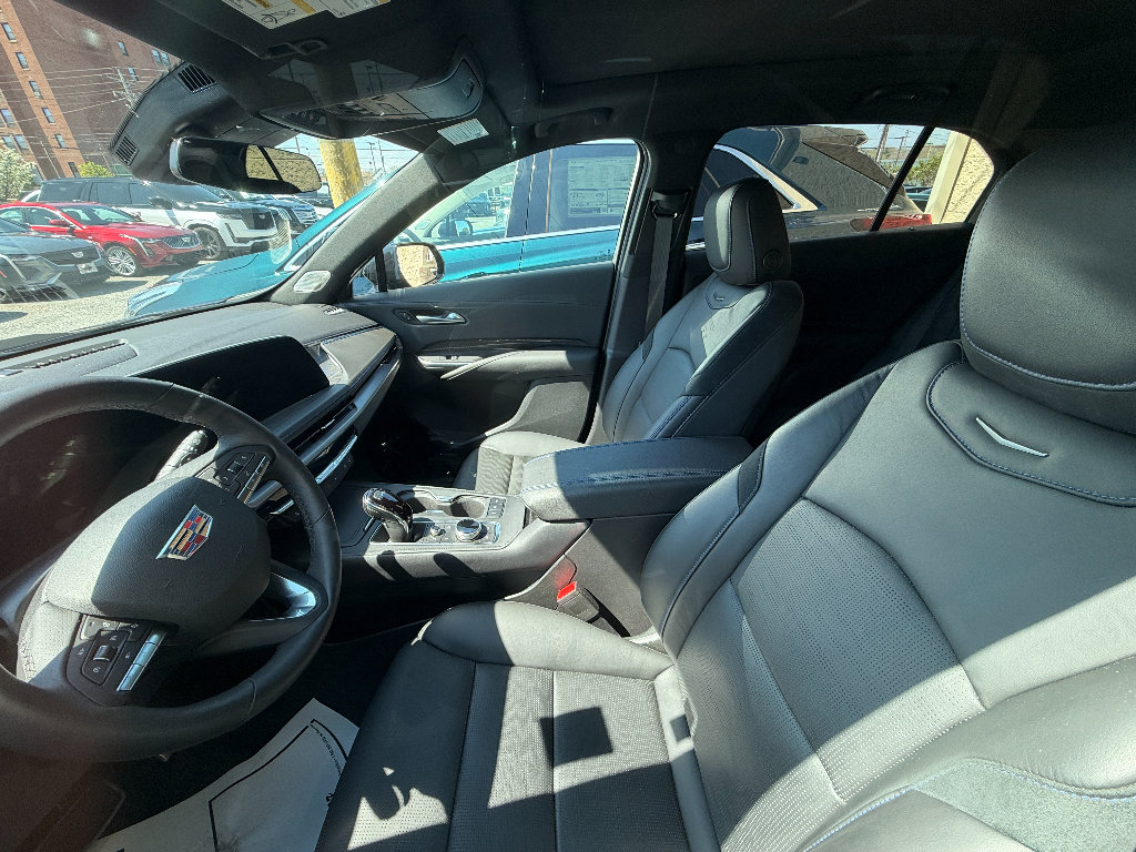 Used 2024 Cadillac XT4 Sport image 9