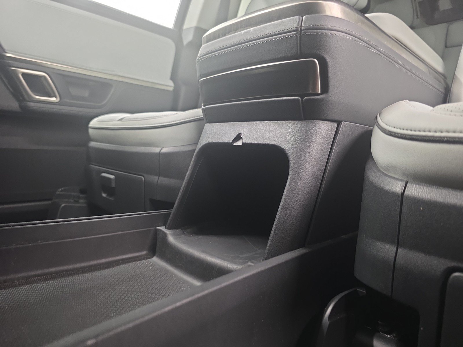 Used 2023 Rivian R1S Adventure AWD/4WD image 33