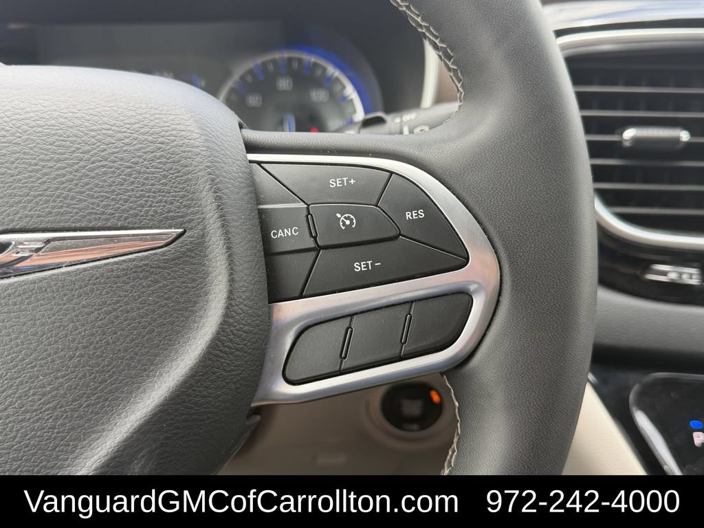 Used 2022 Chrysler Voyager LX FWD image 16