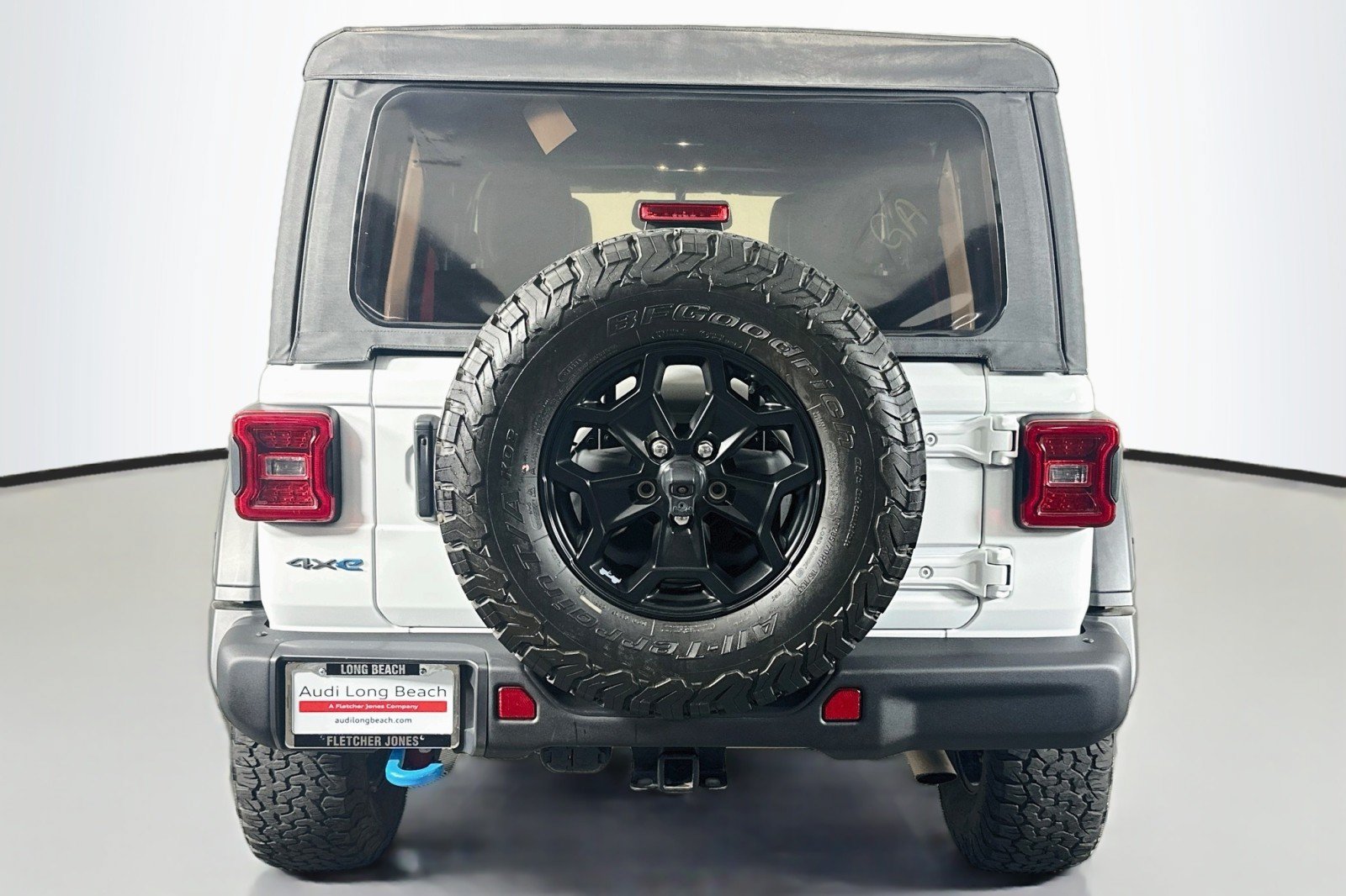 Used 2023 Jeep Wrangler Unlimited Rubicon 4xe AWD/4WD image 3