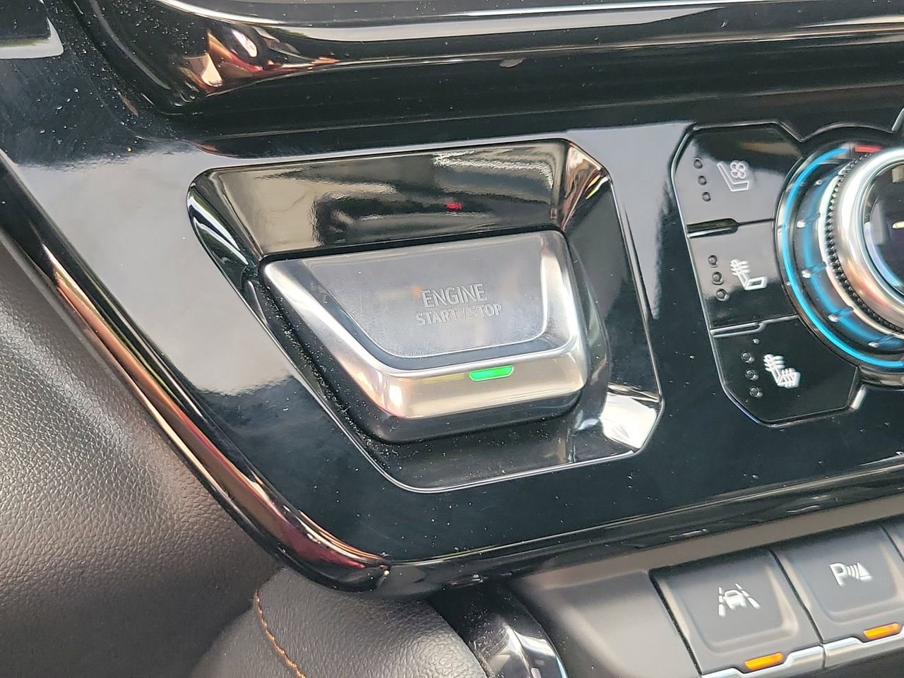 Used 2025 GMC Sierra 1500 AT4 w/ AT4 Premium Package image 29