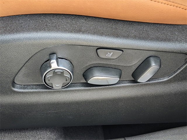 Used 2025 Cadillac XT4 Premium Luxury w/ Technology Package image 17