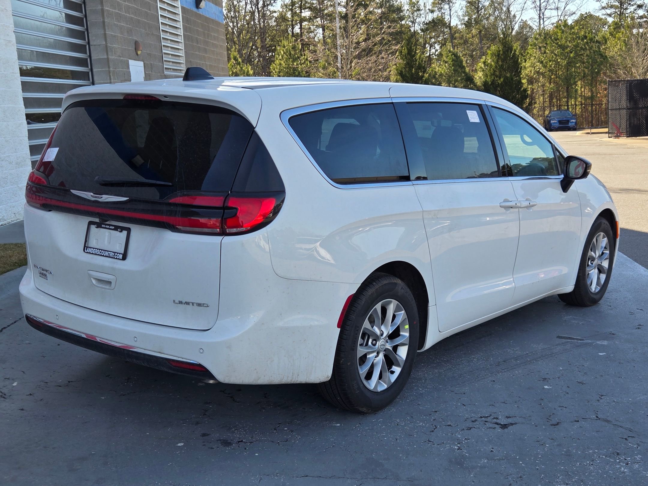 New 2026 Chrysler Pacifica Limited w/ Uconnect Theater Family Group image 7